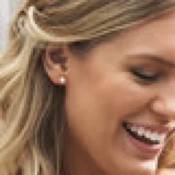 Blomdahl Örhängen Pearl White 6 mm 15‑1233‑59