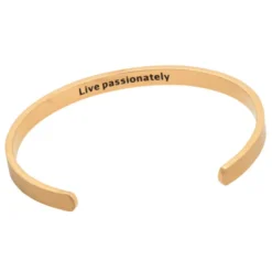 Armband By Billgren Stål, Cuff “Live passionately”, guld – 8121