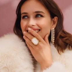 Caroline Svedbom Alexa Ring / Electric White Combo (Guld)