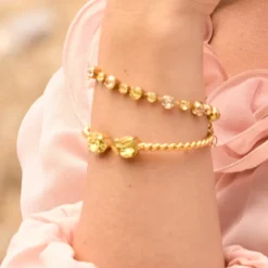 Caroline Svedbom Armband Caroline Svedbom Calanthe Bracelet, Dark Jonquil Combo – Guld