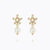 Caroline Svedbom Emmy Örhängen / Pearl + Crystal (Guld)