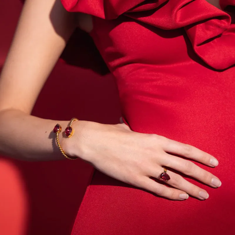 Caroline Svedbom Ringar Caroline Svedbom Mini Drop Ring / Mulberry Red (Guld)