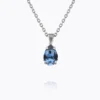 Caroline Svedbom Petite Drop Halsband, Denim Blue – Rhodium