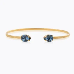 Caroline Svedbom Armband Caroline Svedbom Petite Drop Armband, Denim Blue – Guld