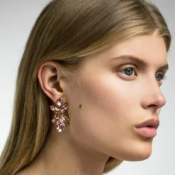 Caroline Svedbom Örhängen Dione Vintage Rose (Guld)