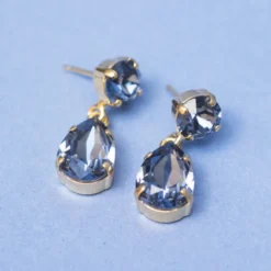 Caroline Svedbom Örhängen Mini Drop Denim Blue (Guld)