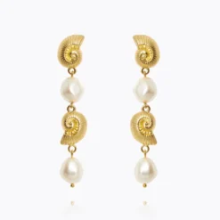 Caroline Svedbom Shell Pearl Örhängen / Pearl (Guld)