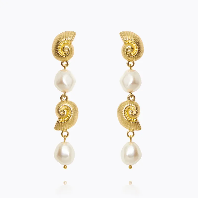Caroline Svedbom Shell Pearl Örhängen / Pearl (Guld)