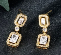 KAMPANJ Celine Estelle Guldörhängen med 18K förgyllning och vackra CZ stenar