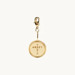 Charms Emma Israelsson Cross Coin Charm Guld Charm014