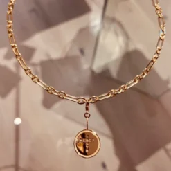 Charms Emma Israelsson Cross Coin Charm Guld Charm014