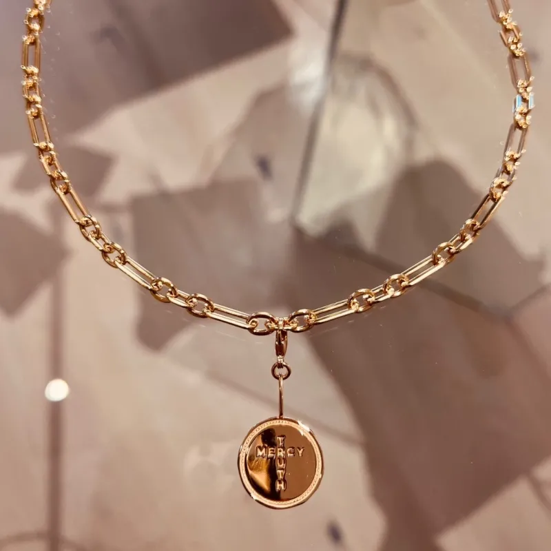 Charms Emma Israelsson Cross Coin Charm Guld Charm014