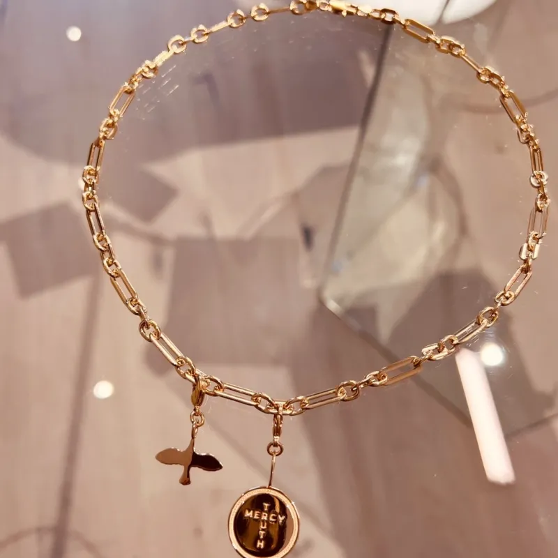 Charms Emma Israelsson Cross Coin Charm Guld Charm014