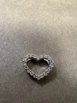 Hjärta i 14K Vitguld med Diamanter HJG022