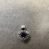 Hjärta i 18K Vitguld med Diamanter och Safir HJG026