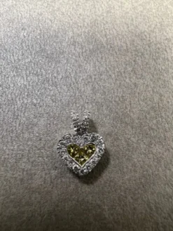 Hjärta i 18K Vitguld med Diamanter HJG024