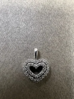 Hjärta i 18K Vitguld med Diamanter HJG023