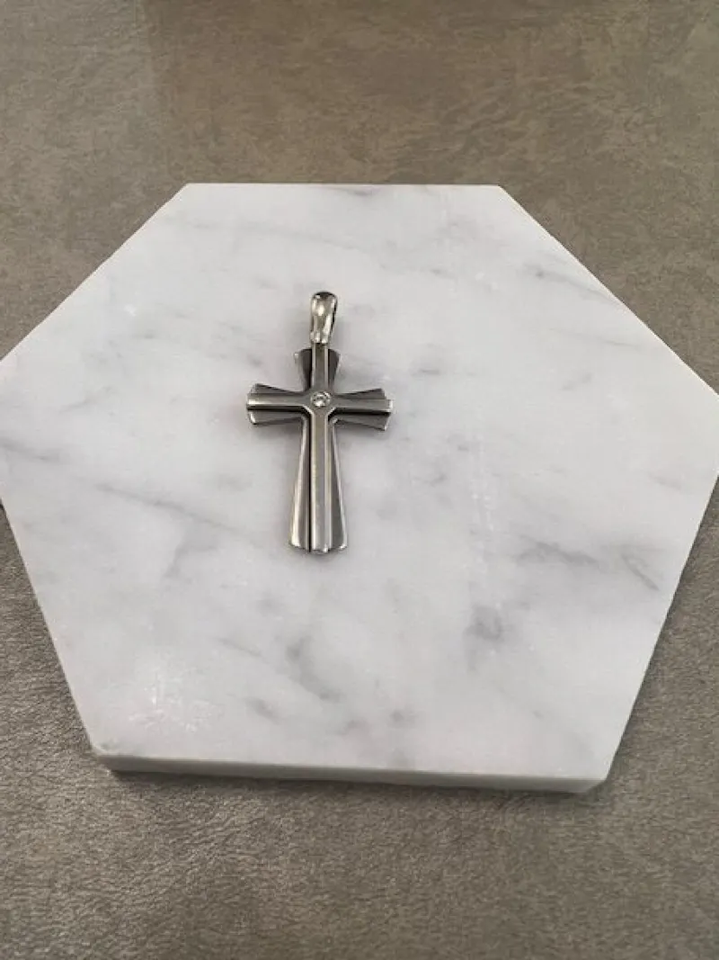 18K Vitguld Kors med Diamant – HBG002 ( Begagnad )