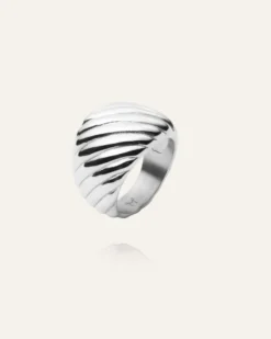 Mockberg Curved Ribbed Ring Silver