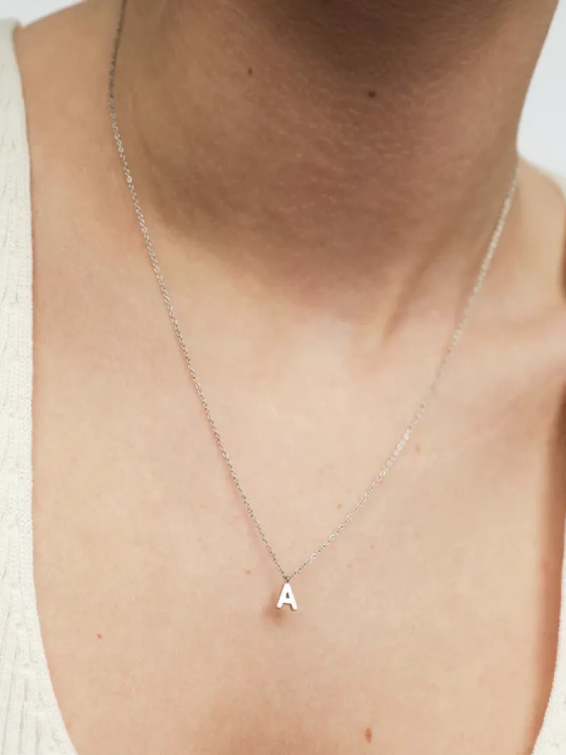Halsband Mockberg Petite Plain Bokstav Stål
