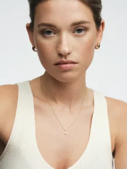 Halsband Mockberg Petite Plain Bokstav Guld