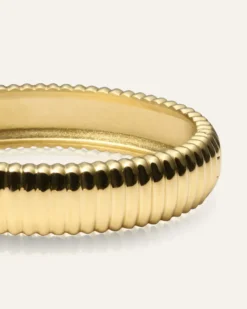 Armband Mockberg Retro Ribbed Bangle Guld