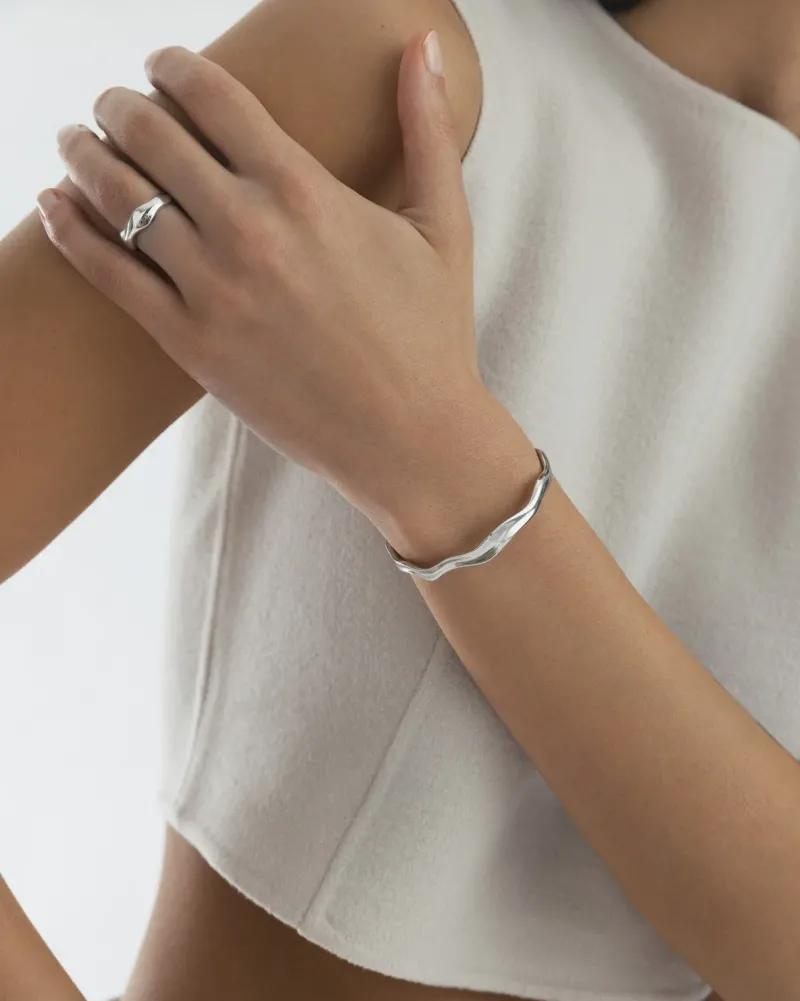 Armband Mockberg Wavy Bolded Cuff Silver