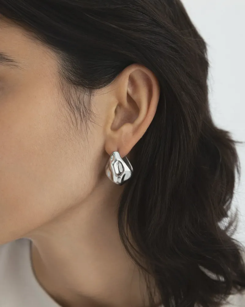 Mockberg Wavy Bolded Drop Örhängen Silver