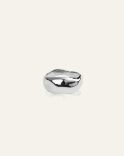 Mockberg Wavy Bolded Large Ring Silver