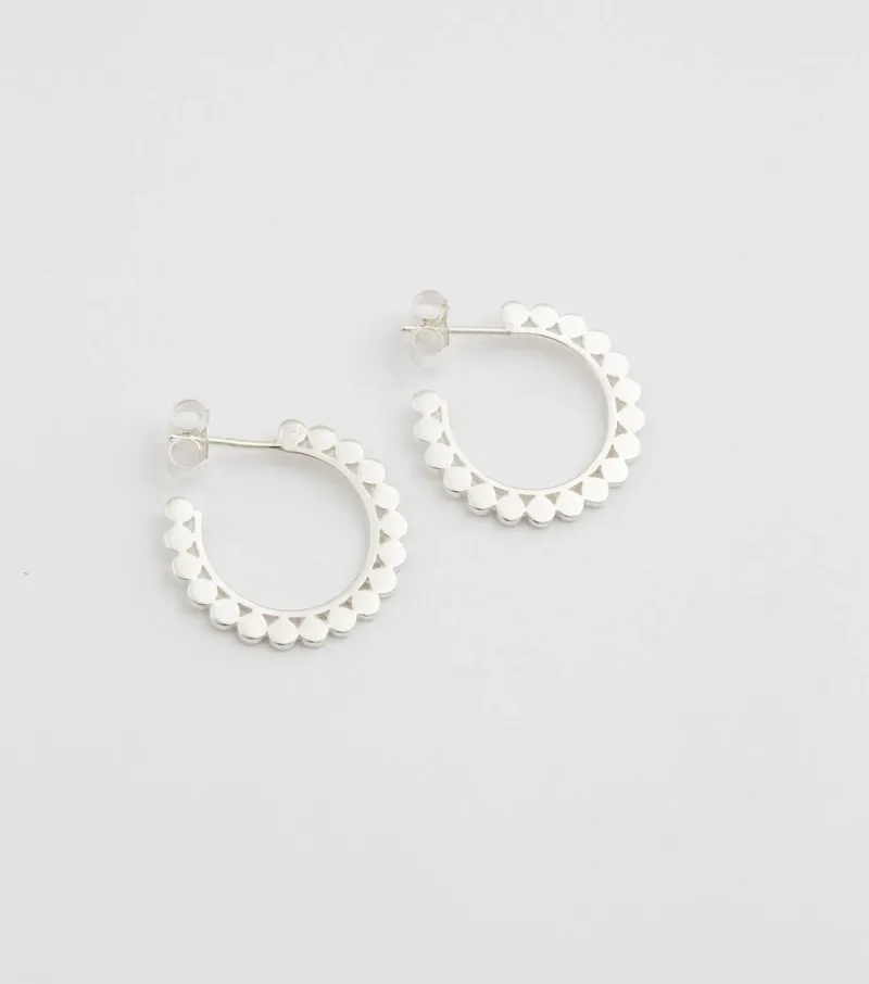 Örhängen Syster P Beaches Small Flat Dots Silver