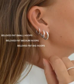 Örhängen Syster P Beloved Fat Small Hoops Guld