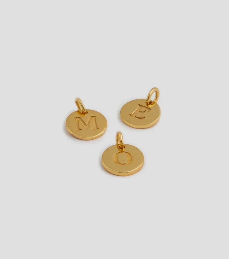 Berlocker Syster P Beloved Mini Bokstav Hänge Guld