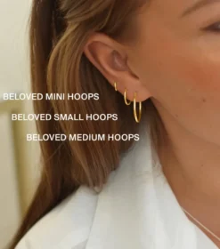 Örhängen Syster P Beloved Mini Hoops Guld