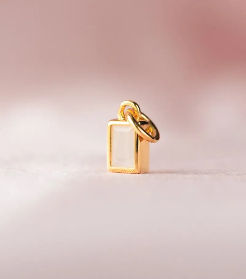 Berlocker Syster P Beloved Squared Hänge Moonstone Guld