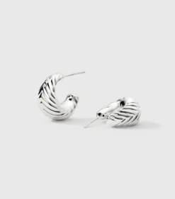 Örhängen Syster P Bolded Little Sis Chevron Silver