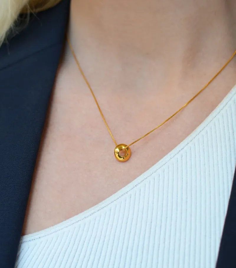 Halsband Syster P Bolded Wavy Guld
