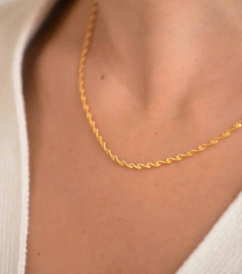 Halsband Syster P Herringbone Twisted Guld