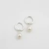 Örhängen Syster P Treasure Pearl Hoop Silver