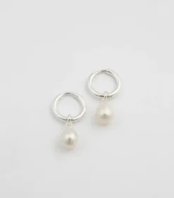 Örhängen Syster P Treasure Pearl Hoop Silver