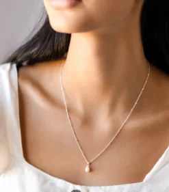 Halsband Syster P Treasure Single Pearl Silver