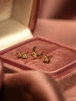 Örhängen YLVA LI Diamond Moon – Gold 8741