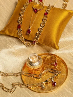 Halsband YLVA LI Embla Avantgarde Ruby – Guld