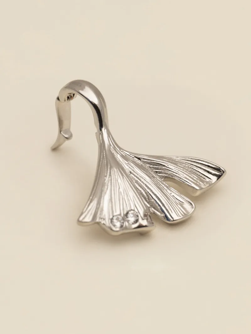 Chram YLVA LI Embla Leaf Charm – Silver