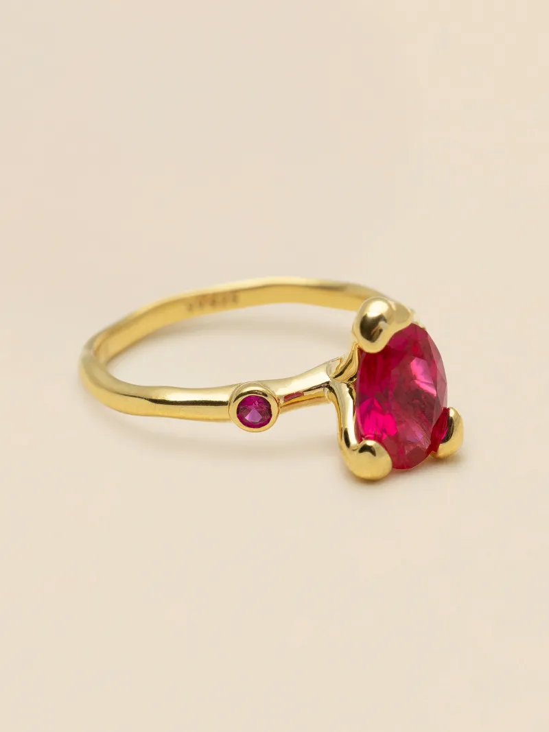 Ringar YLVA LI Embla Ring Ruby – Guld