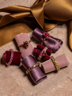 Ringar YLVA LI Embla Ring Ruby – Guld