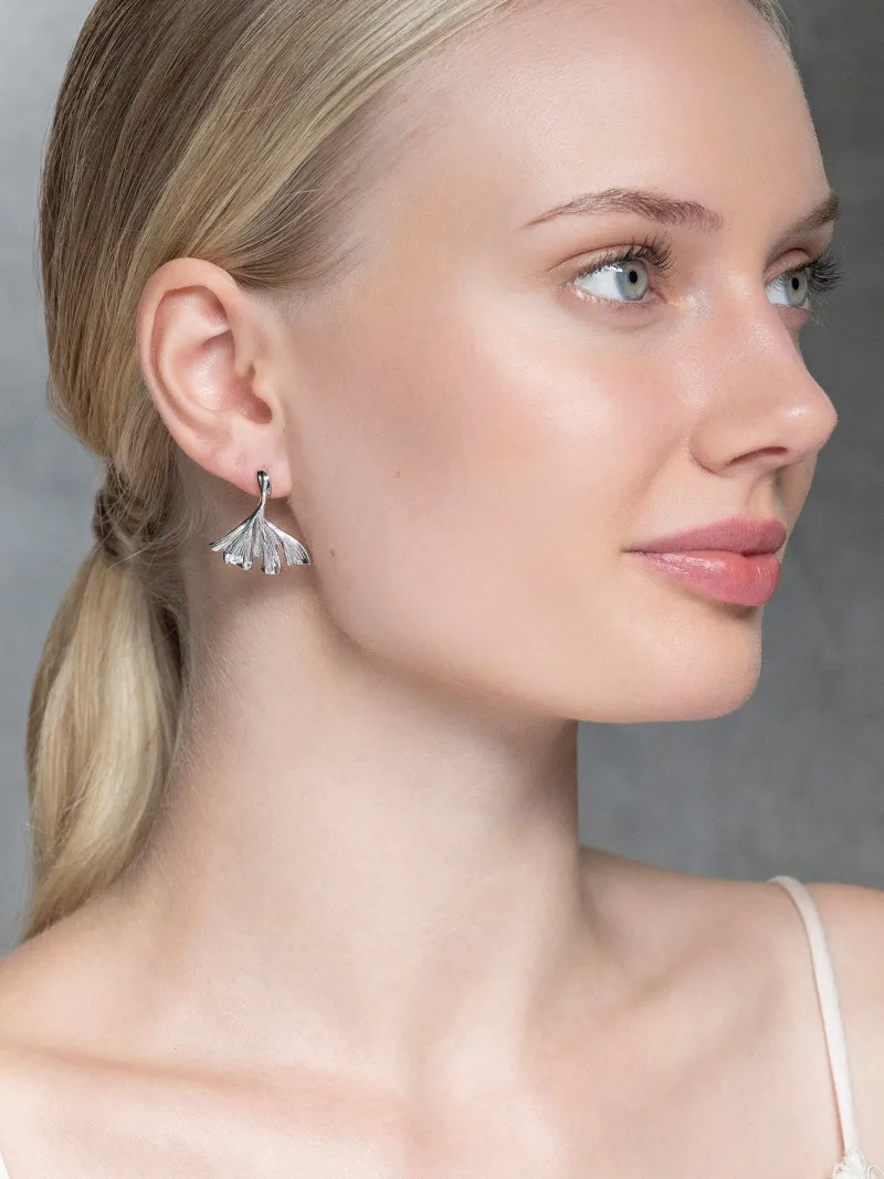 Örhängen YLVA LI Petite Embla leaf – Silver