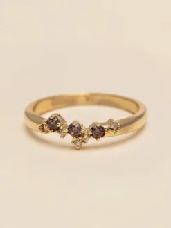 Ringar YLVA LI Petite Meadow Ring Chestnut – Guld