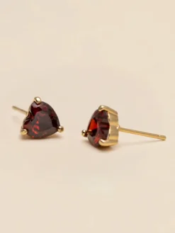 Örhängen YLVA LI Venus stud Garnet – Guld